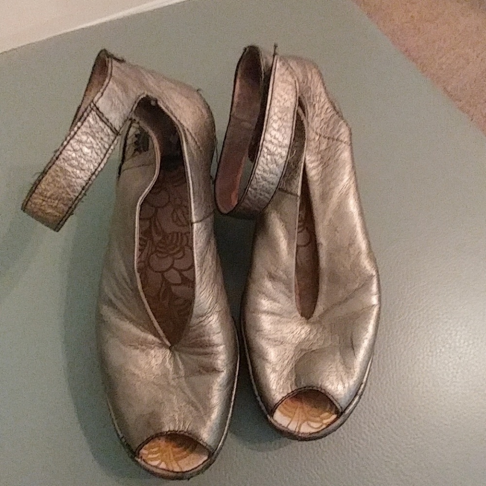 Fly London metallic sz 38